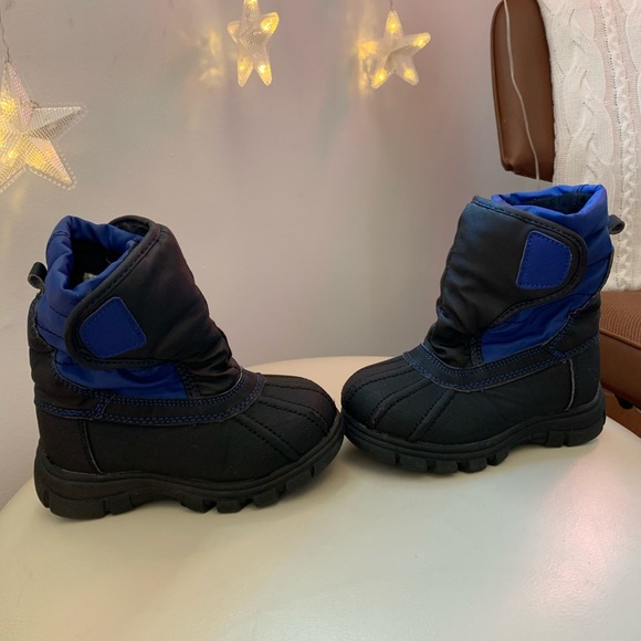 Snow boots size 10, blue & black Velcro - Picture 2 of 6